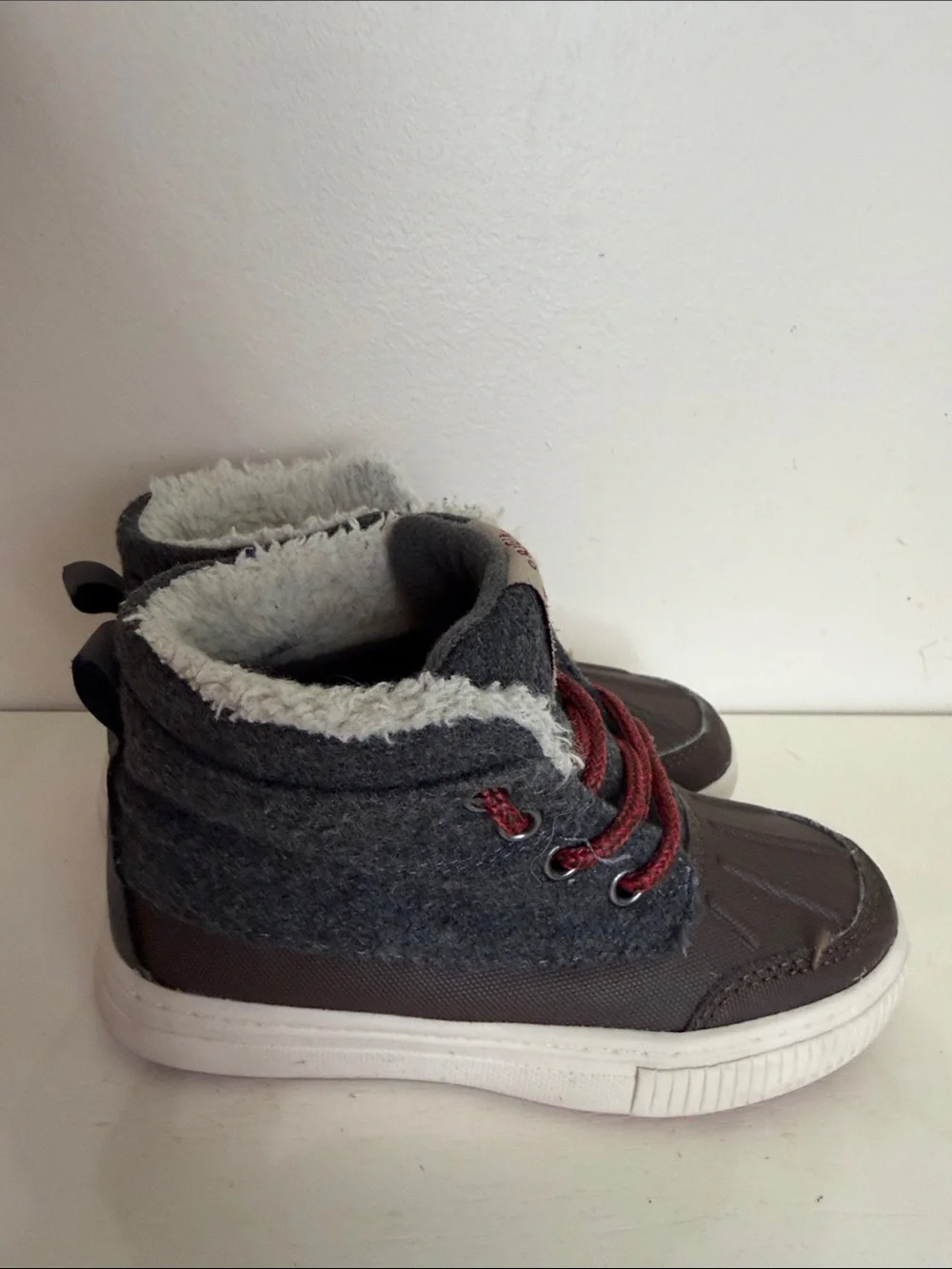 (S- ) OshKosh B'gosh Brown & Gray Kids Lace-Up Boots with Red Laces